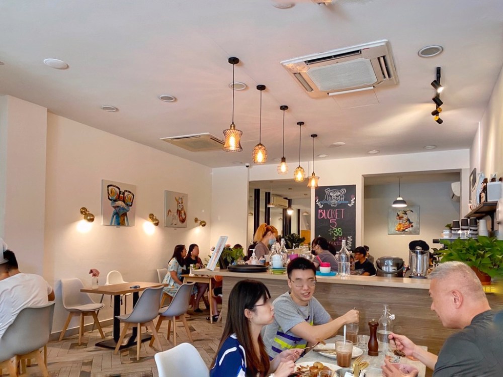 CAB8BF14-B97F-4A5C-9E36-74CF9D1B005E