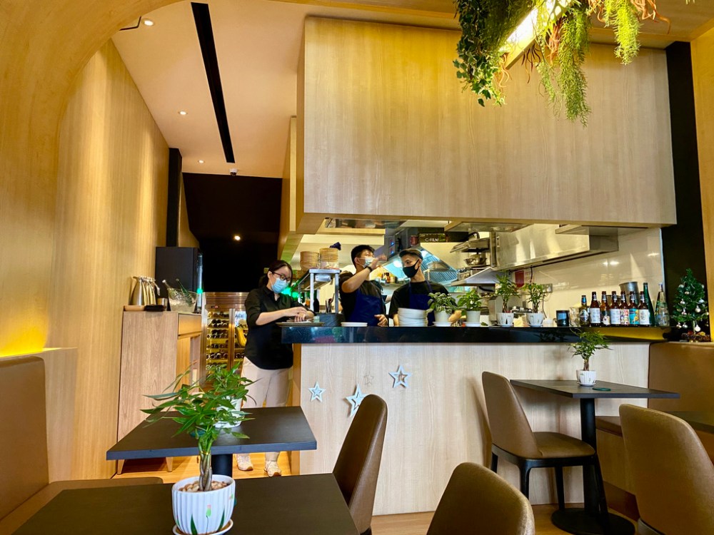 7A6BF18E-8912-4EF2-BA1A-DBCCA00E75C8_1_105_c