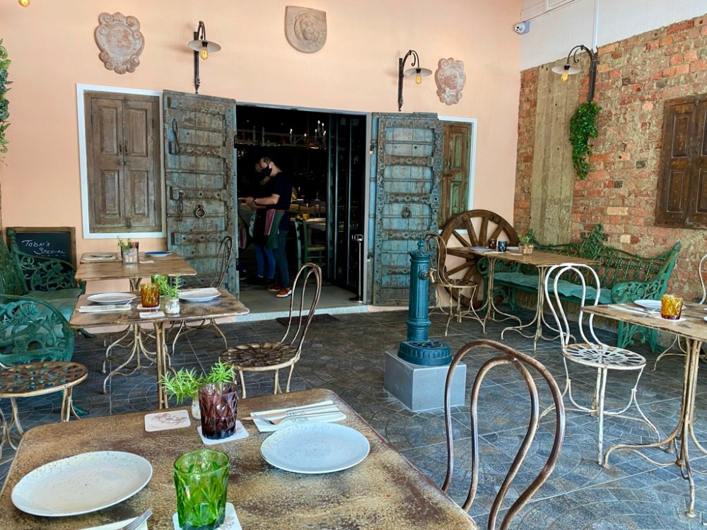 06529953-B1C7-4354-A059-0049CCC7CE89_1_105_c