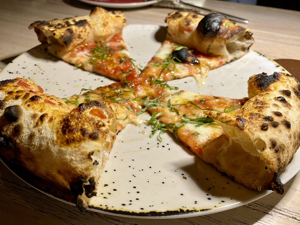 E58CA784-6264-41B2-9301-6F33BEF772F3_1_201_a