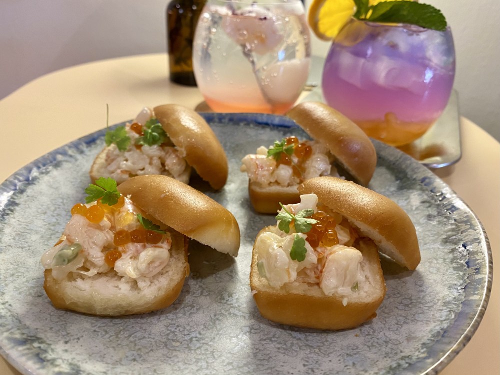 EEC6D6A5-A8E3-476C-98D9-7B71AA429376_1_201_a