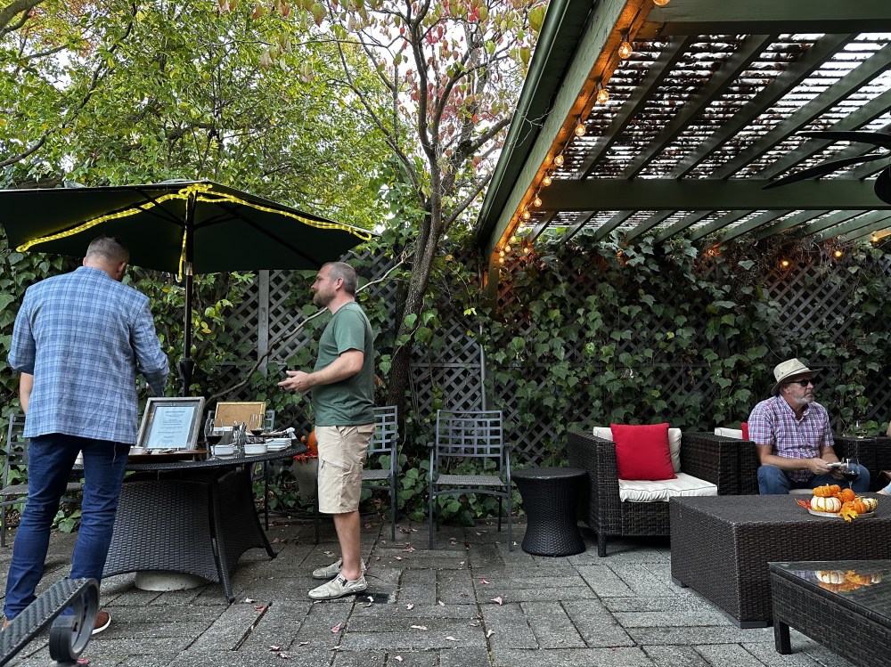 08BB2BDE-F572-4B5F-BD77-7E591550DF15_1_201_a