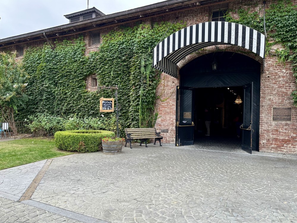 541538BD-0CA0-494A-B7B6-9BAB3477C16B_1_201_a