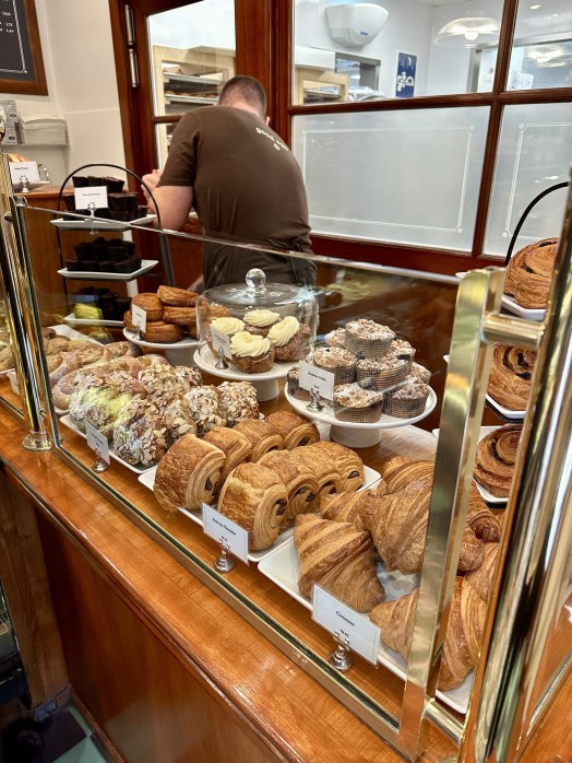 7069D894-7A2E-4F39-9E92-8D545149B334_1_201_a