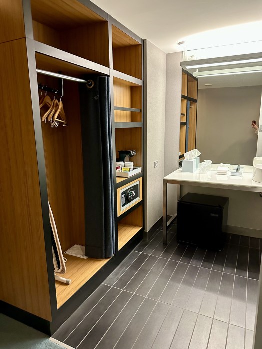 B40DB8F5-6FB8-4A91-BEC9-0EC7BA31E243_1_201_a