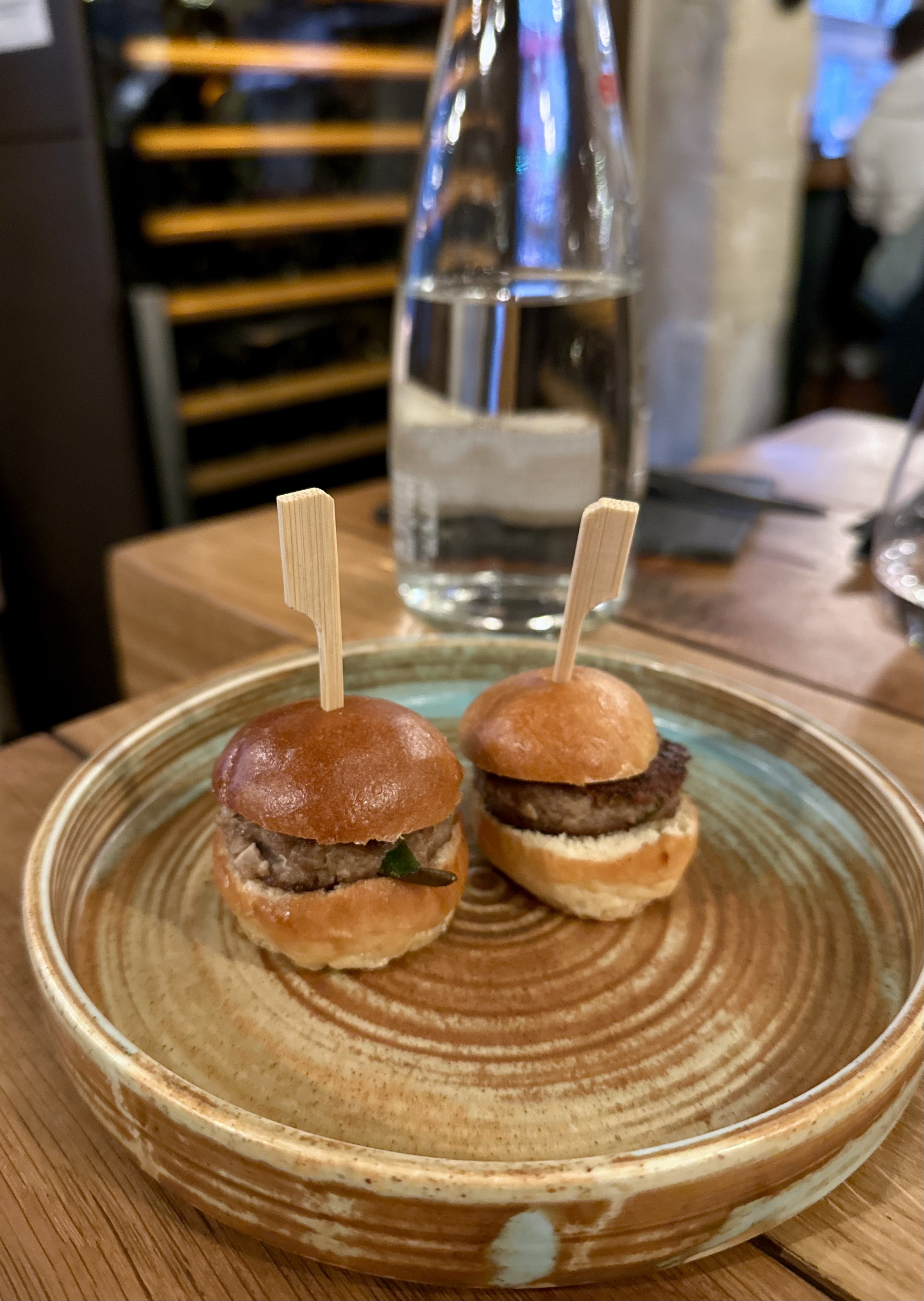 CF5ACB96-F98A-4B97-8C51-4E77644B1F33_1_201_a