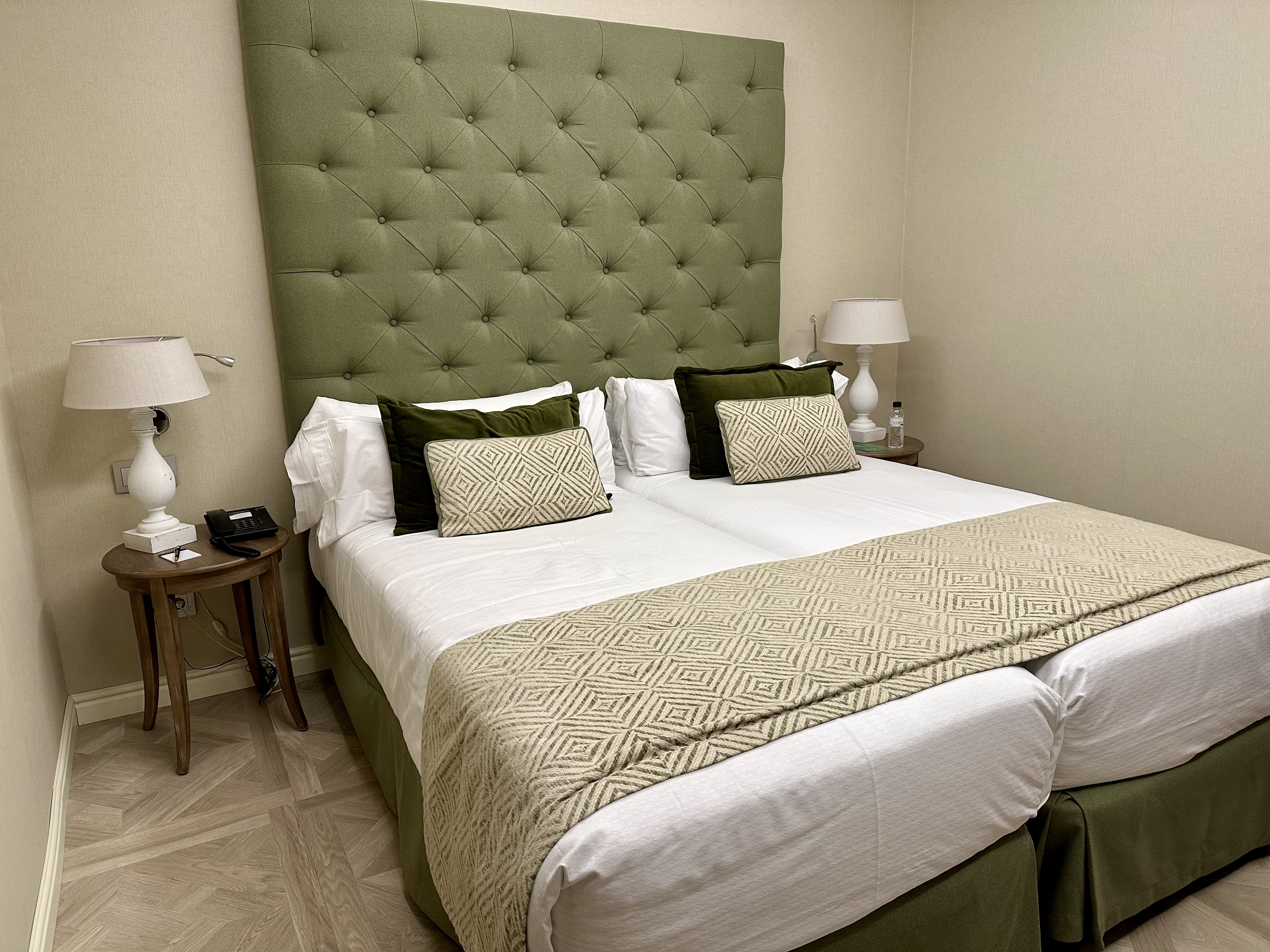 481D6F39-3352-4E7F-A6B1-17A51BC6952E_1_201_a